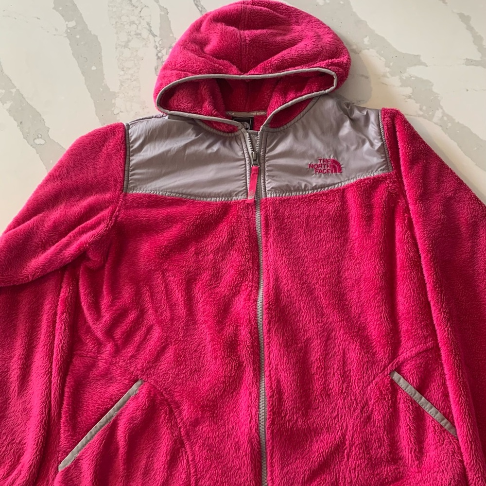 North Face Girl’s Fleece Oso Zip-up Jacket with hood.